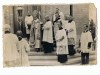Prawdopodobnie poświęcenie kaplicy przez bp. Teodora Kubinę 12.09.1934 r. (z tyłu w okularach ks. prał. F. Zientara)